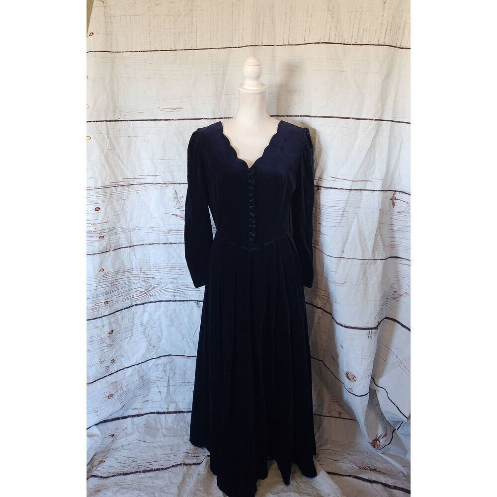 Laura‎ Ashley Vintage Velvet Victorian Style Flowing Dress Size 10